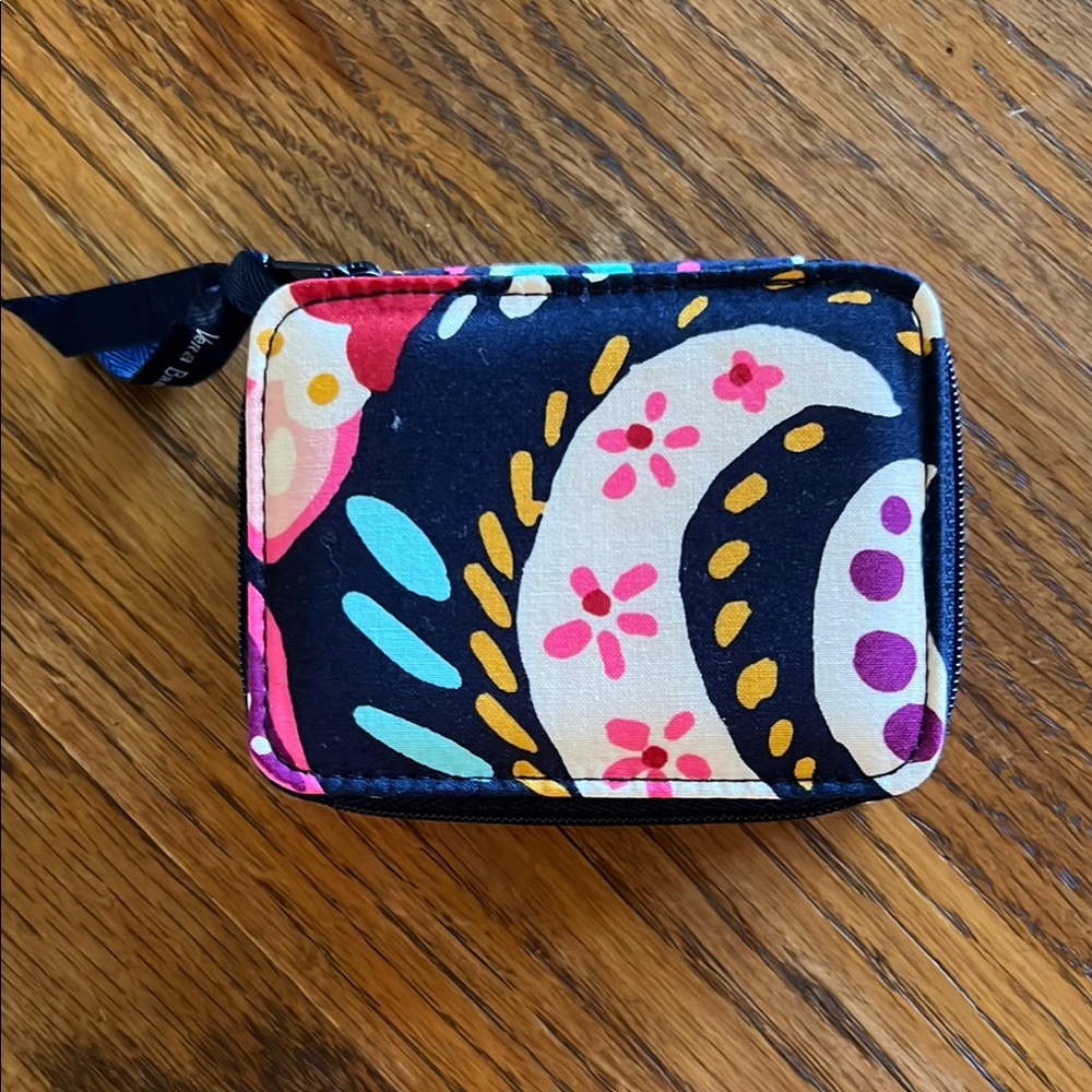 ¿pill box or jewelry case?